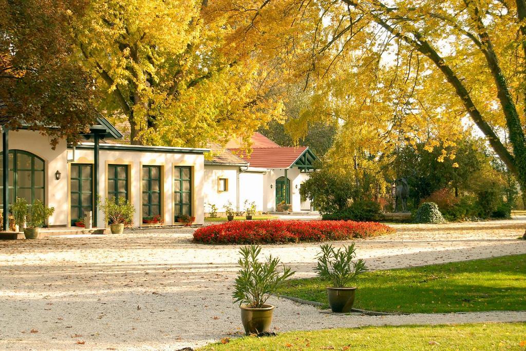 Hubertus Hof Landhotel Balatonfenyves Exterior photo